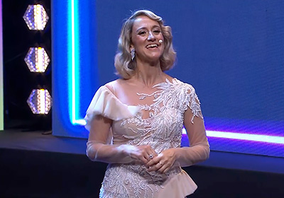Maria Juan presentando los premios Berlanga en 2022